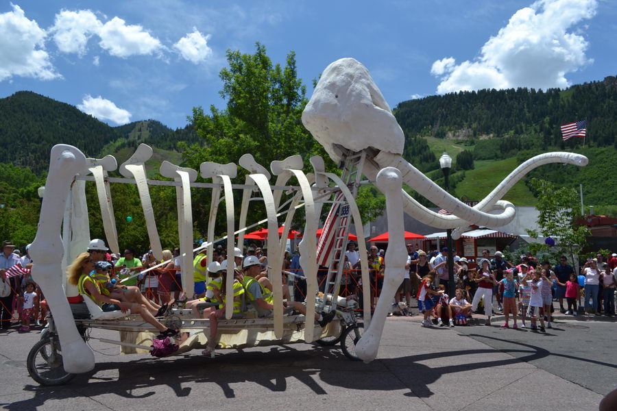 Ma'aM the Mammoth wins Best Animal  In 4th Of July Parade